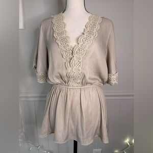 MUSTARD SEED Neutral Tan Lace V-Neck Tie Back Blouse